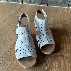 Rockport Cobb White Sandal size 9 Women’s (previously worn)